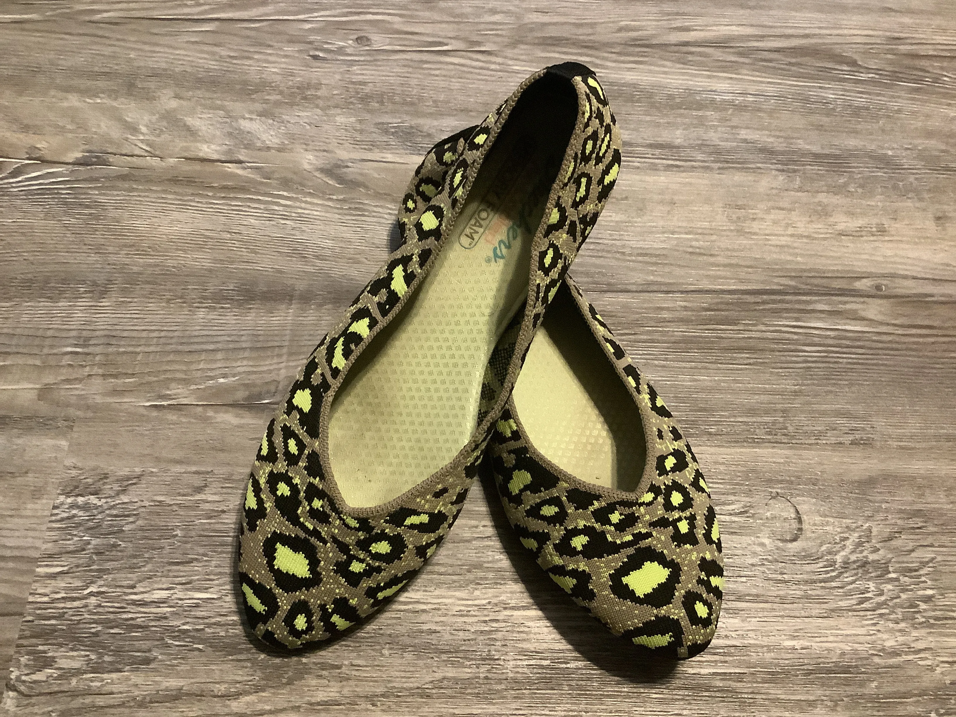 Animal Print Shoes Flats Skechers, Size 10