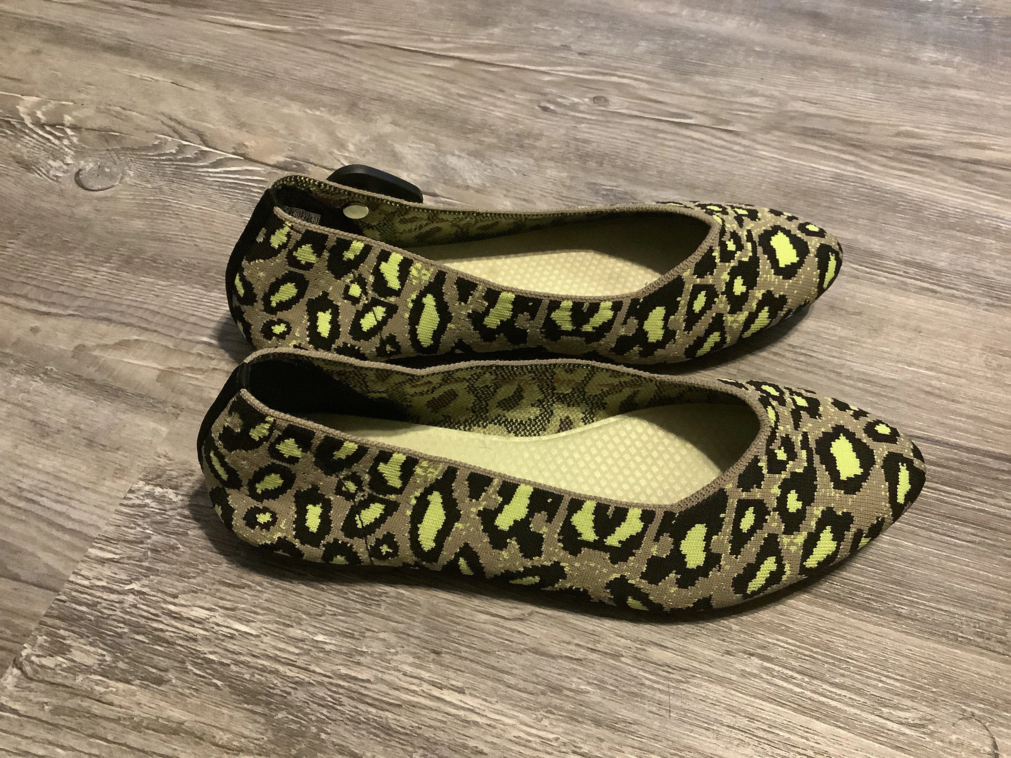 Animal Print Shoes Flats Skechers, Size 10